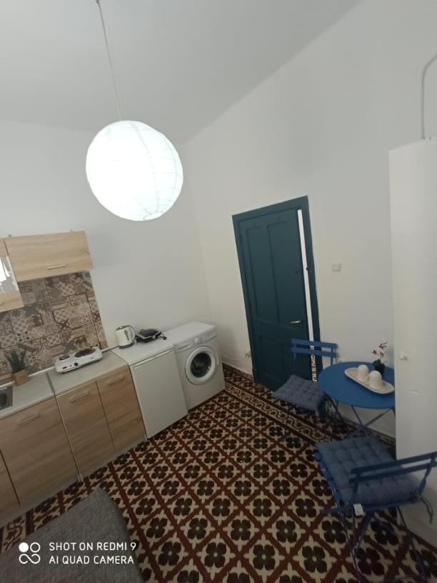 Mascot Bar Street Apartments Rhodes City 外观 照片